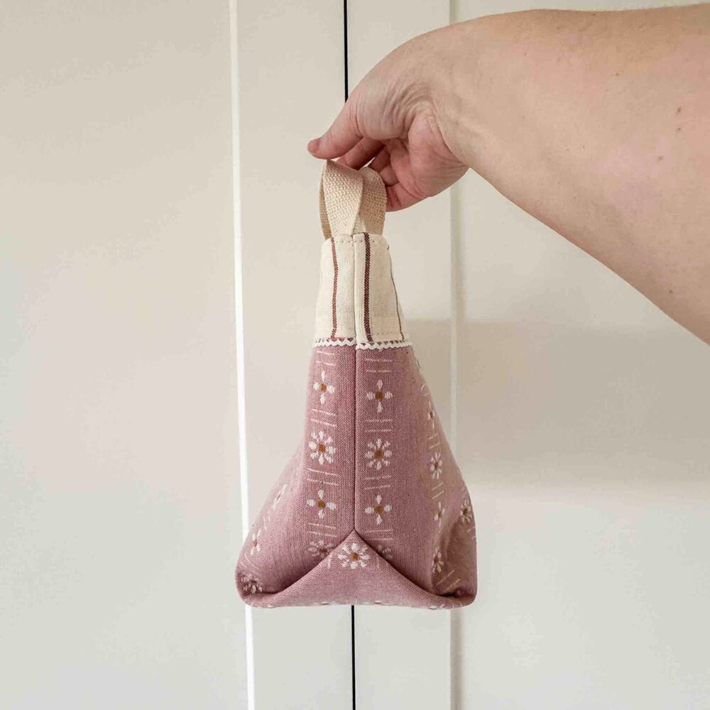 Adorable pink structured mini tote bag for needlework projects - Picture 2 of 7